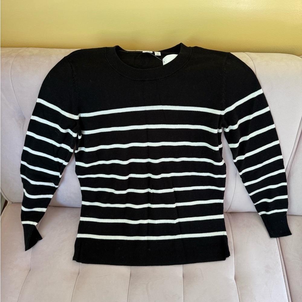 Black and White Striped women’s Sweater